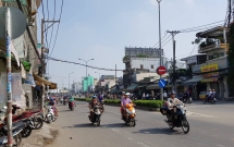 nhom nguoi cam ma tau truy sat nam sinh truoc cong truong