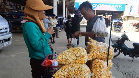 chuyen nhoc nhan muu sinh cua nhung nguoi phu nu xa xu o dat nuoc trieu voi