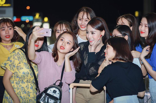 nu dien vien danh ca thanh xuan yeu dai gia nhung trang tay xinh dep o han quoc
