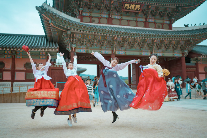 nu dien vien danh ca thanh xuan yeu dai gia nhung trang tay xinh dep o han quoc