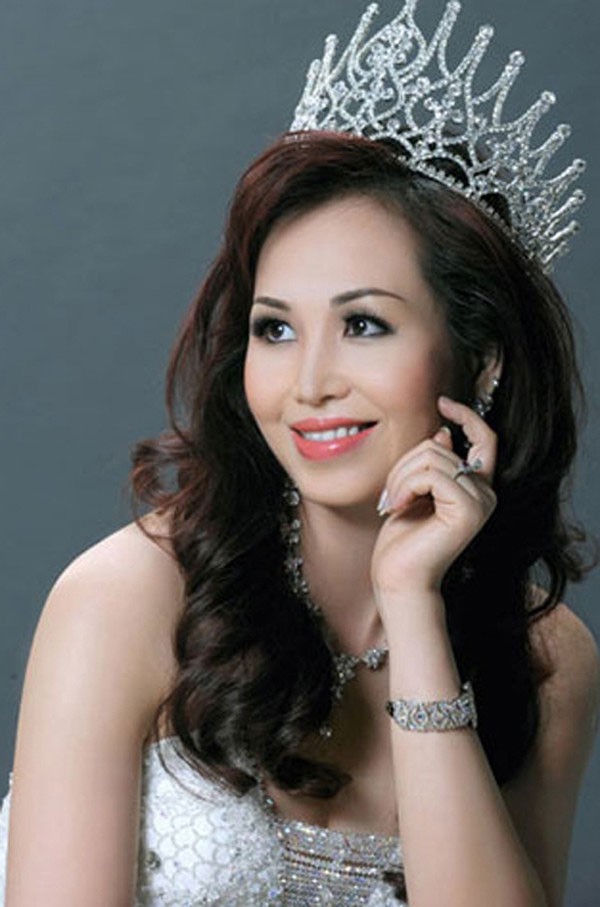 tran tieu vy gap ap luc gi khi tham gia hoa hau the gioi