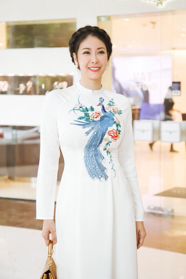 tran tieu vy gap ap luc gi khi tham gia hoa hau the gioi