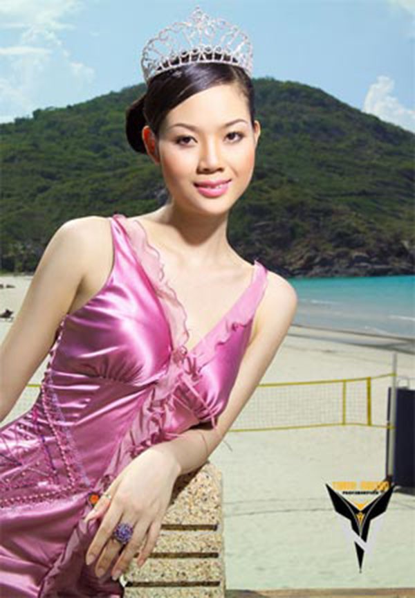 tran tieu vy gap ap luc gi khi tham gia hoa hau the gioi