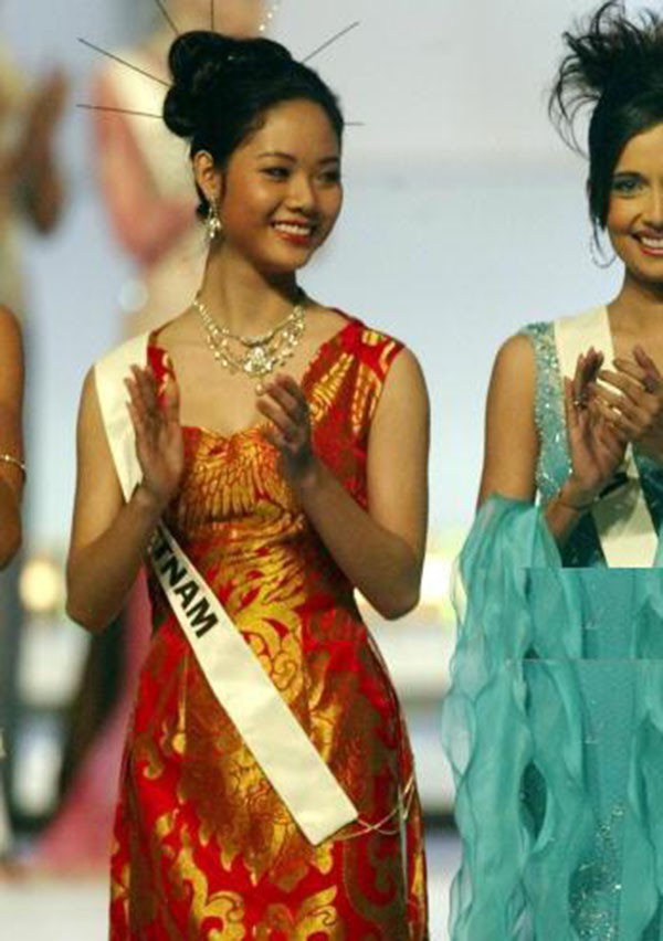 tran tieu vy gap ap luc gi khi tham gia hoa hau the gioi