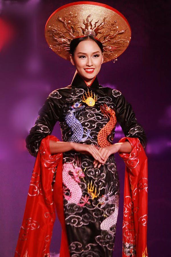 tran tieu vy gap ap luc gi khi tham gia hoa hau the gioi