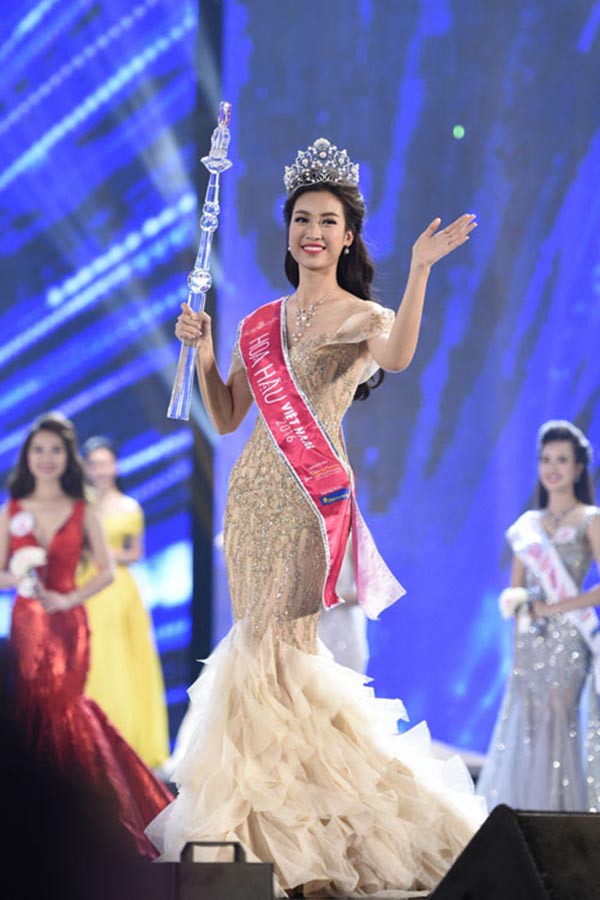 tran tieu vy gap ap luc gi khi tham gia hoa hau the gioi