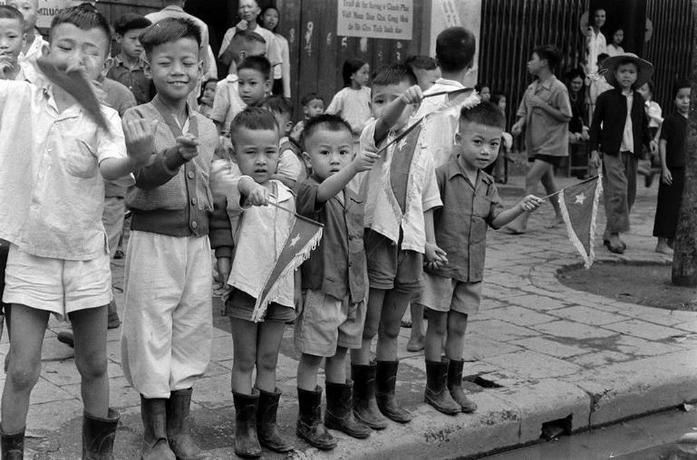 nhan dan xuc dong don doan quan chien thang tro ve ngay giai phong thu do