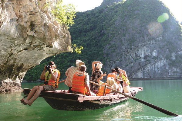 xay dung ha long tro thanh thanh pho du lich van minh than thien