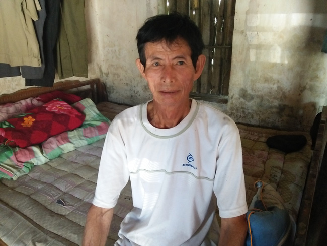 ganh nang cuoc doi cua cuu thanh nien xung phong gan 70 van phu gach nuoi chong khuyet tat 2 con tam than