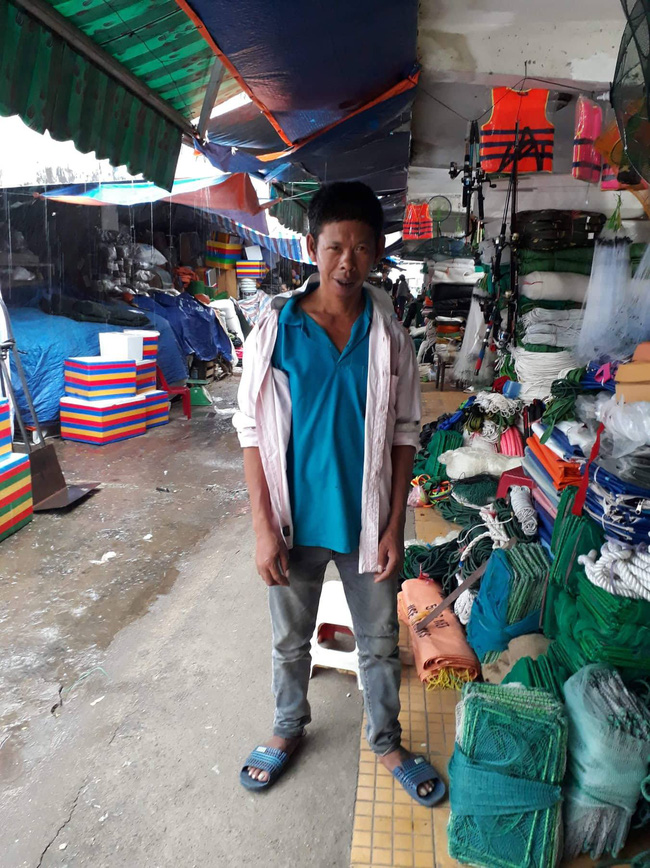 ganh nang cuoc doi cua cuu thanh nien xung phong gan 70 van phu gach nuoi chong khuyet tat 2 con tam than