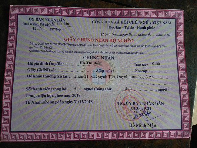 ganh nang cuoc doi cua cuu thanh nien xung phong gan 70 van phu gach nuoi chong khuyet tat 2 con tam than