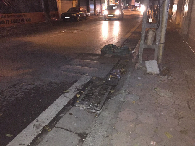 vu thanh nien chan xe dam ban gai cu giua pho ha noi toi chay ra thi thay co ay nguoi day mau mieng keu cuu