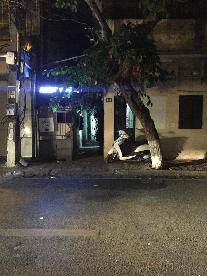 vu thanh nien chan xe dam ban gai cu giua pho ha noi toi chay ra thi thay co ay nguoi day mau mieng keu cuu