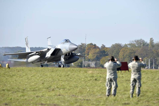 hang chuc chien co my nato ap sat lanh tho nga