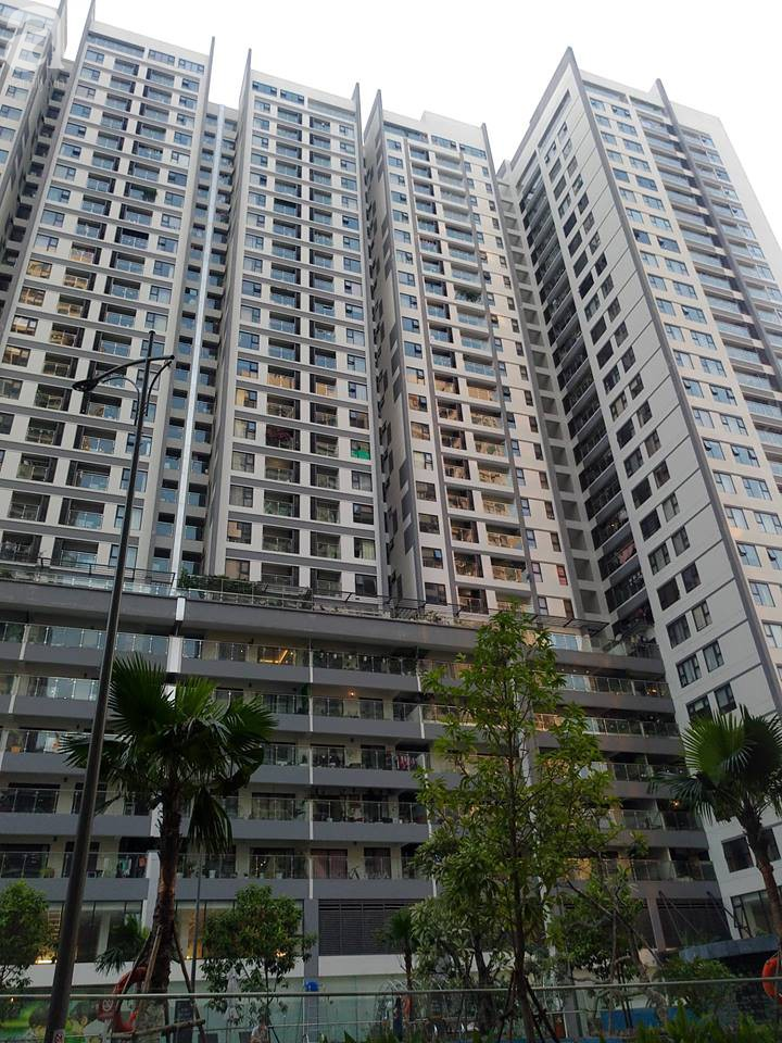 ha noi dang vui choi tai chung cu mot chau be nghi bi nguoi lon hanh hung den nhap vien