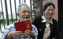 video cu ong u70 du xa don khien thanh nien ha hoc mom