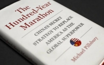 dai su trung quoc tai my khuyen dung doc sach goi dau giuong cua co van nha trang