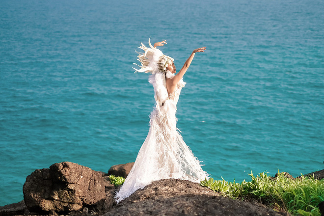 hoang thuy linh tai xuat voi hinh anh day hoang dai la lam