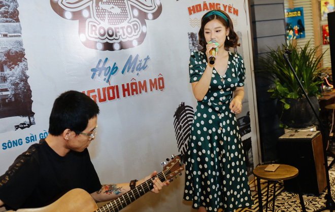 hoang yen chibi boi roi khi bi hoi chuyen yeu duong