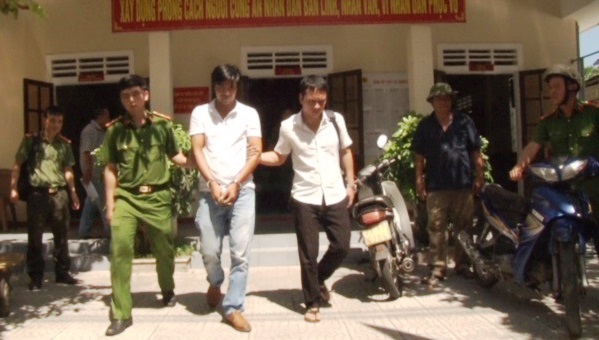 hue khoi to nam thanh nien lien tuc gay thuong tich doi thu