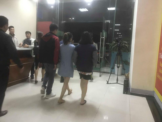 hang xom noi ve nu sinh bi nghi nem con hom qua co mot nam thanh nien den go cua nha co gai nay mai khong duoc