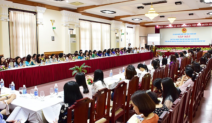hue lanh dao tinh gap mat cac nha khoa hoc nu nhan ngay phu nu viet nam