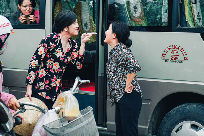 lan hiem hoi hoai linh gia gai tro lai de ung ho chau nuoi