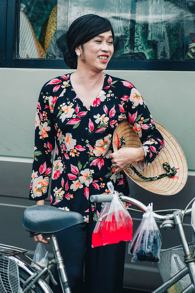 lan hiem hoi hoai linh gia gai tro lai de ung ho chau nuoi