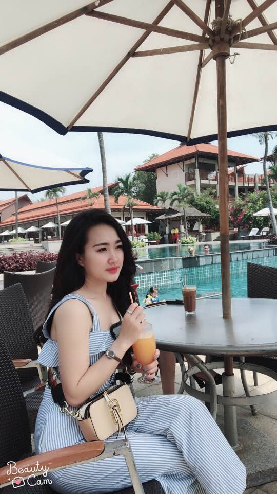 nhan sac xinh dep sang chanh cua co gai dan toc thai vua ket hon voi ha viet dung
