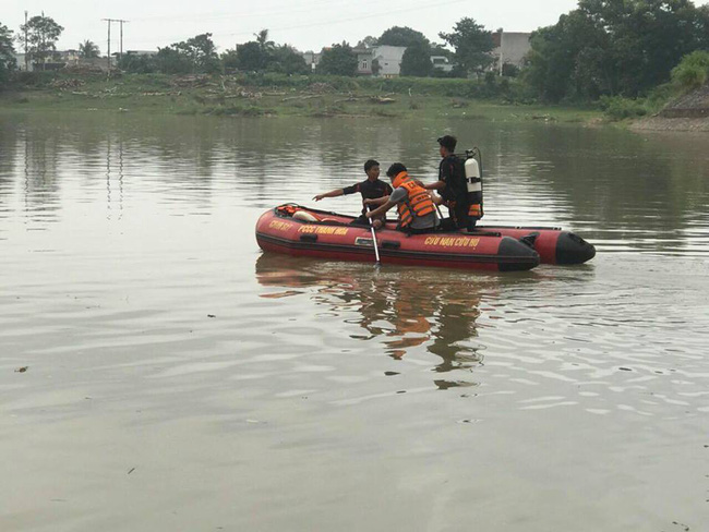 thanh hoa nam thanh nien di xe dap len cau ham rong nhay xuong song tu van