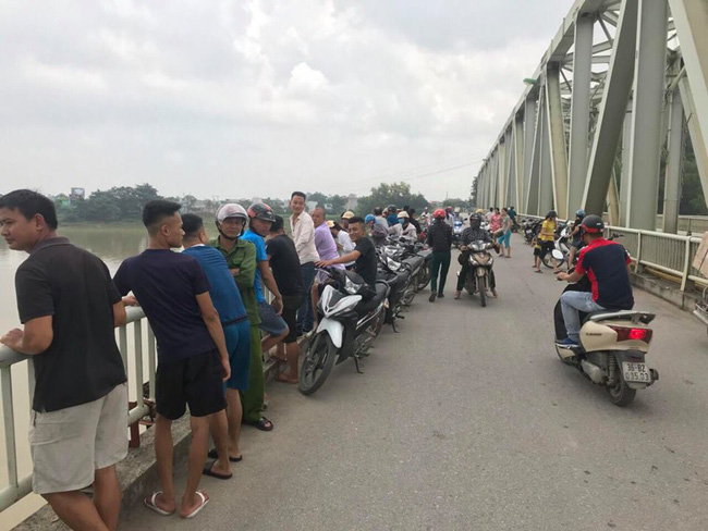 thanh hoa nam thanh nien di xe dap len cau ham rong nhay xuong song tu van