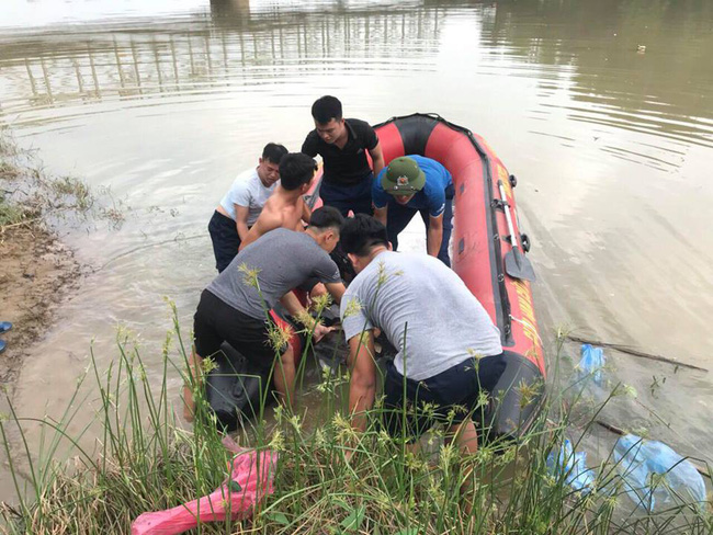 thanh hoa nam thanh nien di xe dap len cau ham rong nhay xuong song tu van