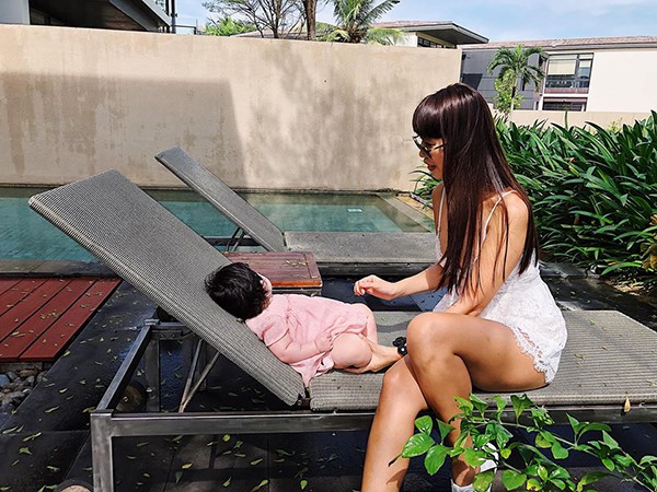 ve sexy cua sieu mau ha anh qua ong kinh cua ong xa ngoai quoc