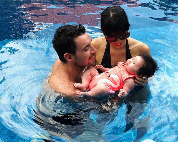 ve sexy cua sieu mau ha anh qua ong kinh cua ong xa ngoai quoc