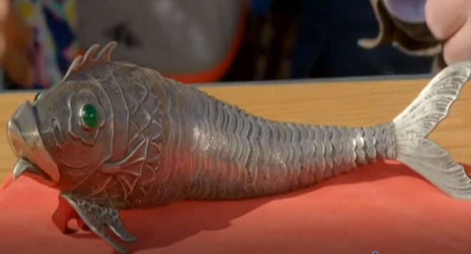 vo tu cho con choi mon do cu hang ngay ba me bat ngo khi biet no dang gia ca tram trieu