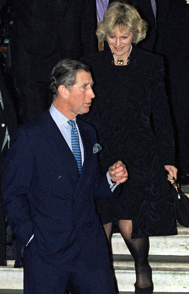 moi tinh 48 nam day thi phi cua thai tu charles va ba camilla tuong vien man nhung lai co ket cuc cay dang khong ngo