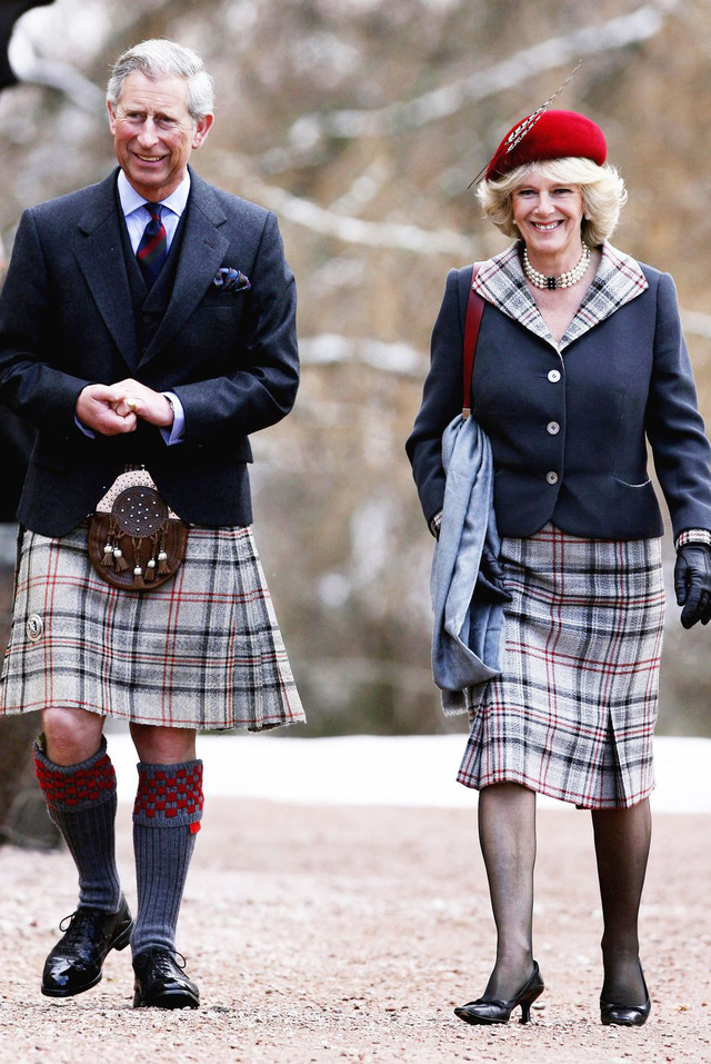 moi tinh 48 nam day thi phi cua thai tu charles va ba camilla tuong vien man nhung lai co ket cuc cay dang khong ngo