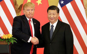 new york times trung quoc nghe len iphone cua ong trump hong ngan chien tranh thuong mai