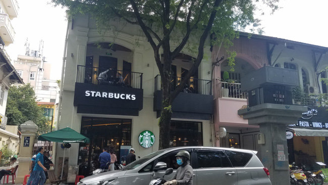 vao starbucks uong ca phe khach hang bat can bi trom laptop gan 40 trieu dong