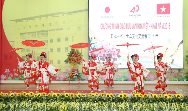 da dang cac hoat dong giao luu van hoa viet nhat 2018 tai tra vinh