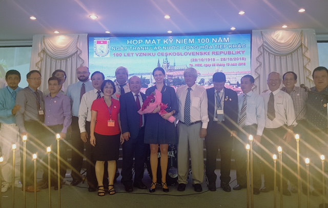 hop mat huu nghi mung quoc khanh cong hoa sec va ki niem 100 nam thanh lap cong hoa tiep khac