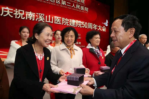 ky niem 50 nam thanh lap benh vien nam khe son khu tu tri dan toc choang