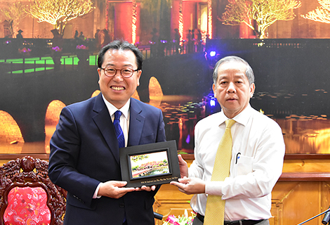 lanh dao ubnd tinh thua thien hue tiep thi truong thanh pho namyangju