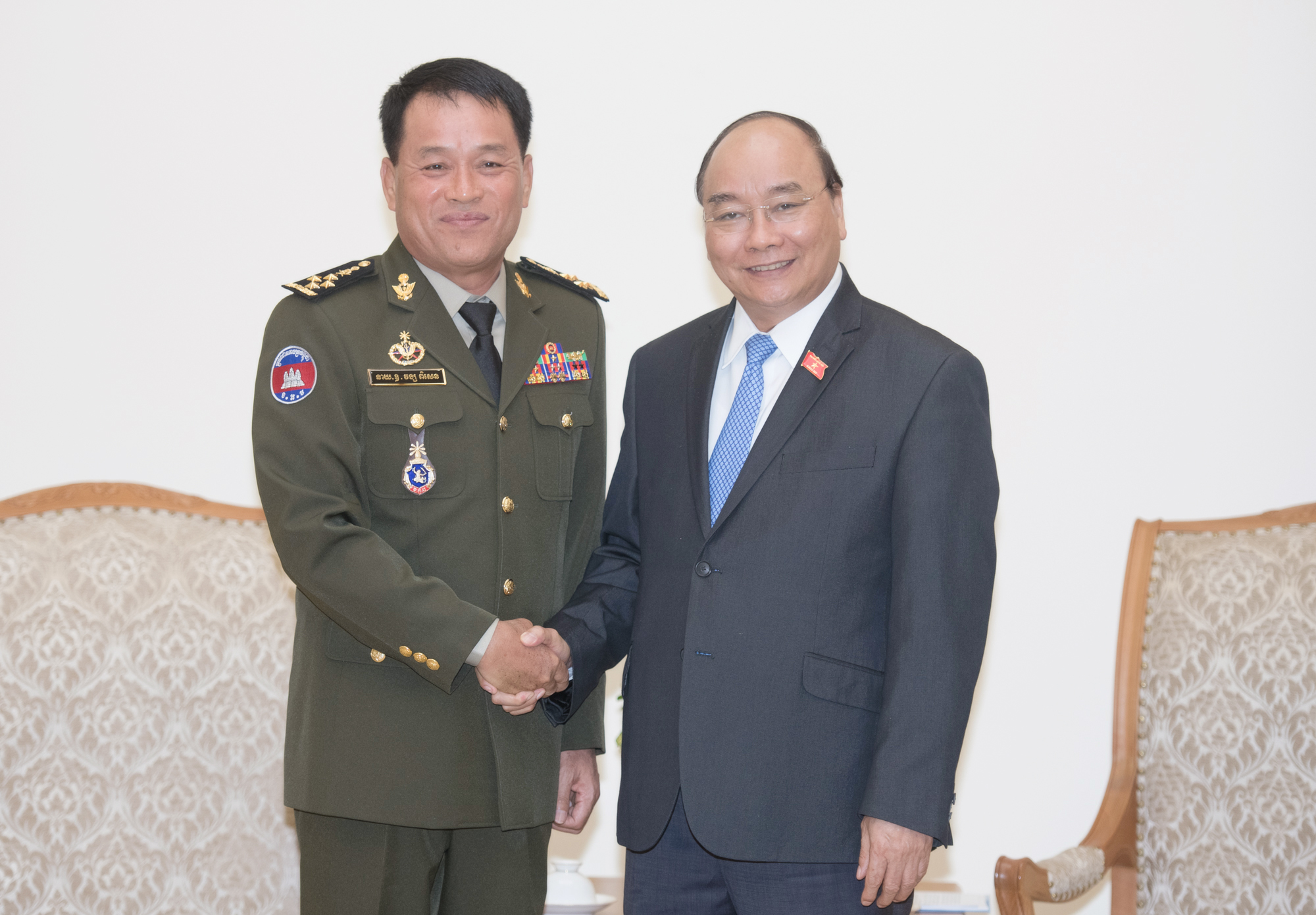 quan doi gop phan thuc day quan he gan bo giua nhan dan viet nam campuchia