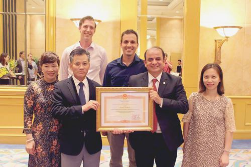 thu tuong chinh phu viet nam tang bang khen cho to chuc snv ha lan