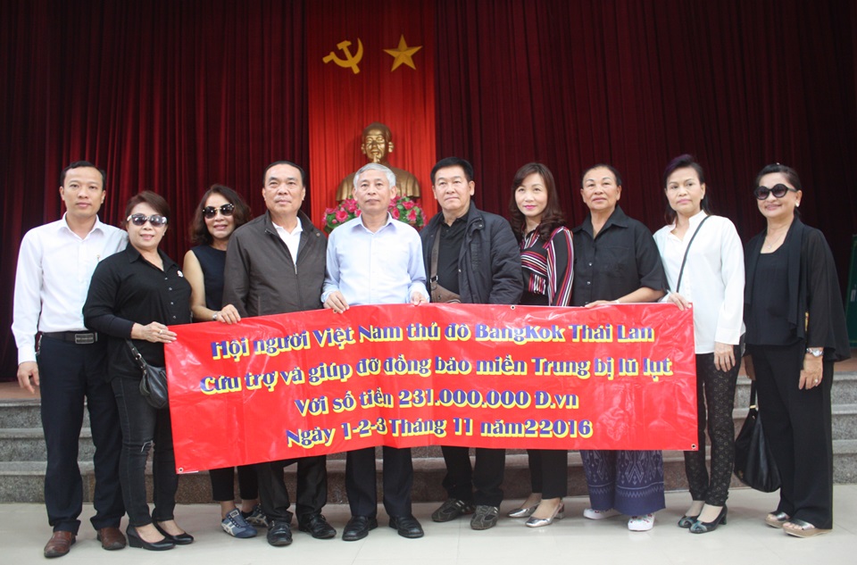 kieu bao viet nam tai thai lan tiep tuc hoat dong cuu tro mien trung