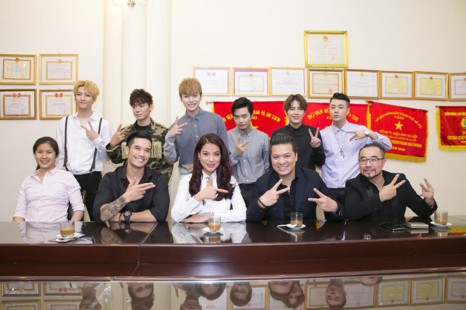 truong ngoc anh khoe ve tre trung ben dan trai dep