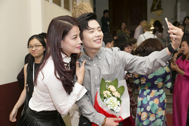 truong ngoc anh khoe ve tre trung ben dan trai dep