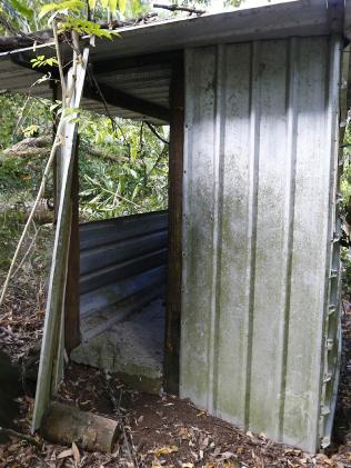 van dong vien the gioi ham hiep bien con gai ut thanh tro tieu khien suot 13 nam trong nha kho bi mat