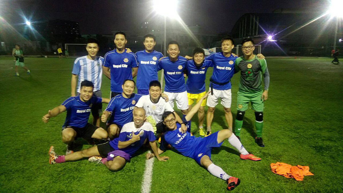 cu dan vin hao huc dem nguoc ngay tray hoi